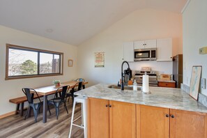 Fridge, microwave, stovetop, dishwasher - Home 11 Mi to Clemson: Lake-View Balcony & Dock! (Seneca)