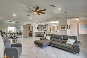 TV - 3 Mi to Sun Splash Waterpark! Family Haven w/ Pool (Cape Coral)