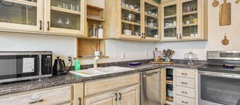 Under 1 Mi to Town! Family Home in Crystal City