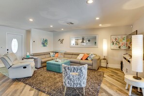 TV, ping pong, stereo - Modern Home w/ Pool & Canal Access in Cape Coral! (Cape Coral)