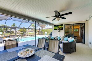 屋外ダイニングエリア