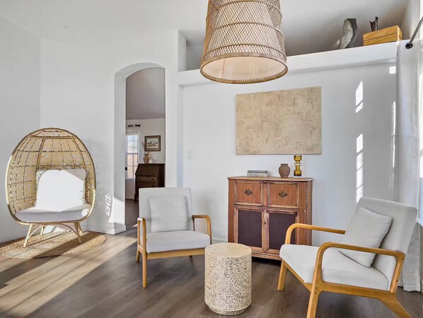 Interior - Leaning Joshua Desert Retreat - Stargazing Deck + Fire Pit + Cowboy Pool (Joshua Tree)