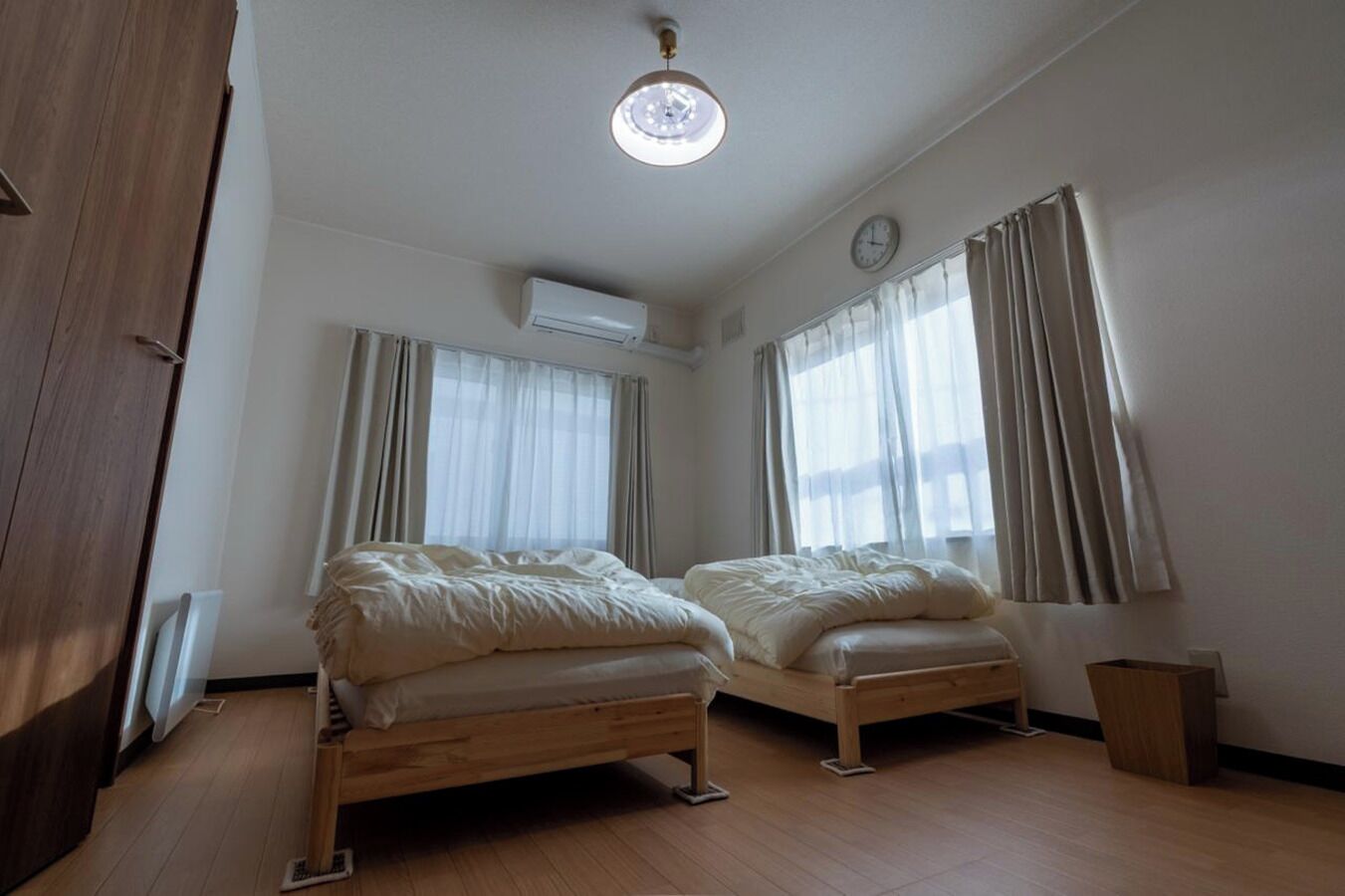 3 bedrooms, WiFi (free), bed sheets