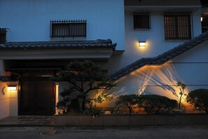 Exterior detail - Naha accommodation Holiday / Naha City Okinawa (Naha City)