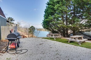Outdoor dining - Lake Keowee Gem! Close to Clemson & Hiking Trails (Seneca)