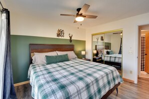 Room - Lake Keowee Gem! Close to Clemson & Hiking Trails (Seneca)