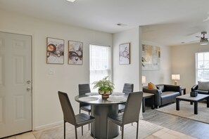 Dining - 5 Mi to Uptown Charlotte! Family Retreat w/ Yard (Charlotte)