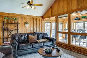 Living area - 1/2 Mi to State Park! Riverfront Ozarks Retreat (Mammoth Spring)