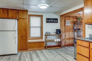 Interior - 1/2 Mi to State Park! Riverfront Ozarks Retreat (Mammoth Spring)