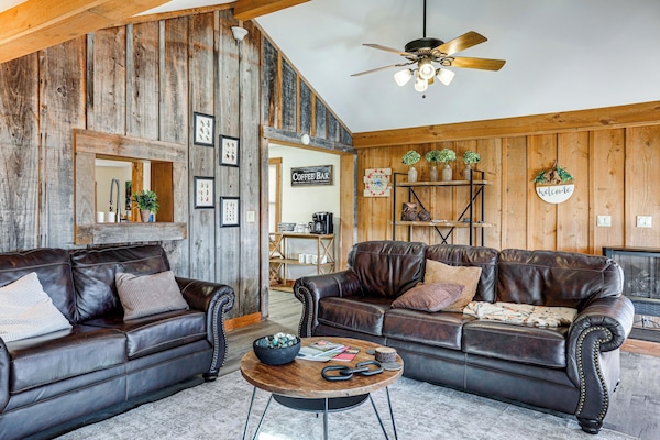 Mammoth Spring Vacation Rental | 2BR | 2BA | 1,250 Sq Ft | 7 Steps to Enter