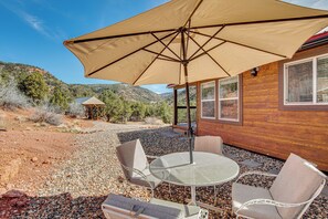 Outdoor dining - Canyon Escape Near Dixie Nat’l Forest & ATV Trails (Paragonah)