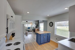 Private kitchen - Near Pine Knob, Lakes & Trails! Ortonville Getaway (Ortonville)