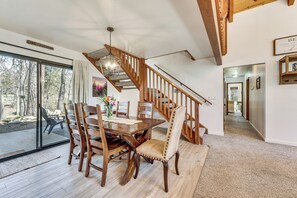 Dining - Creekside Nature Retreat Near Yosemite Nat’l Park! (Oakhurst)