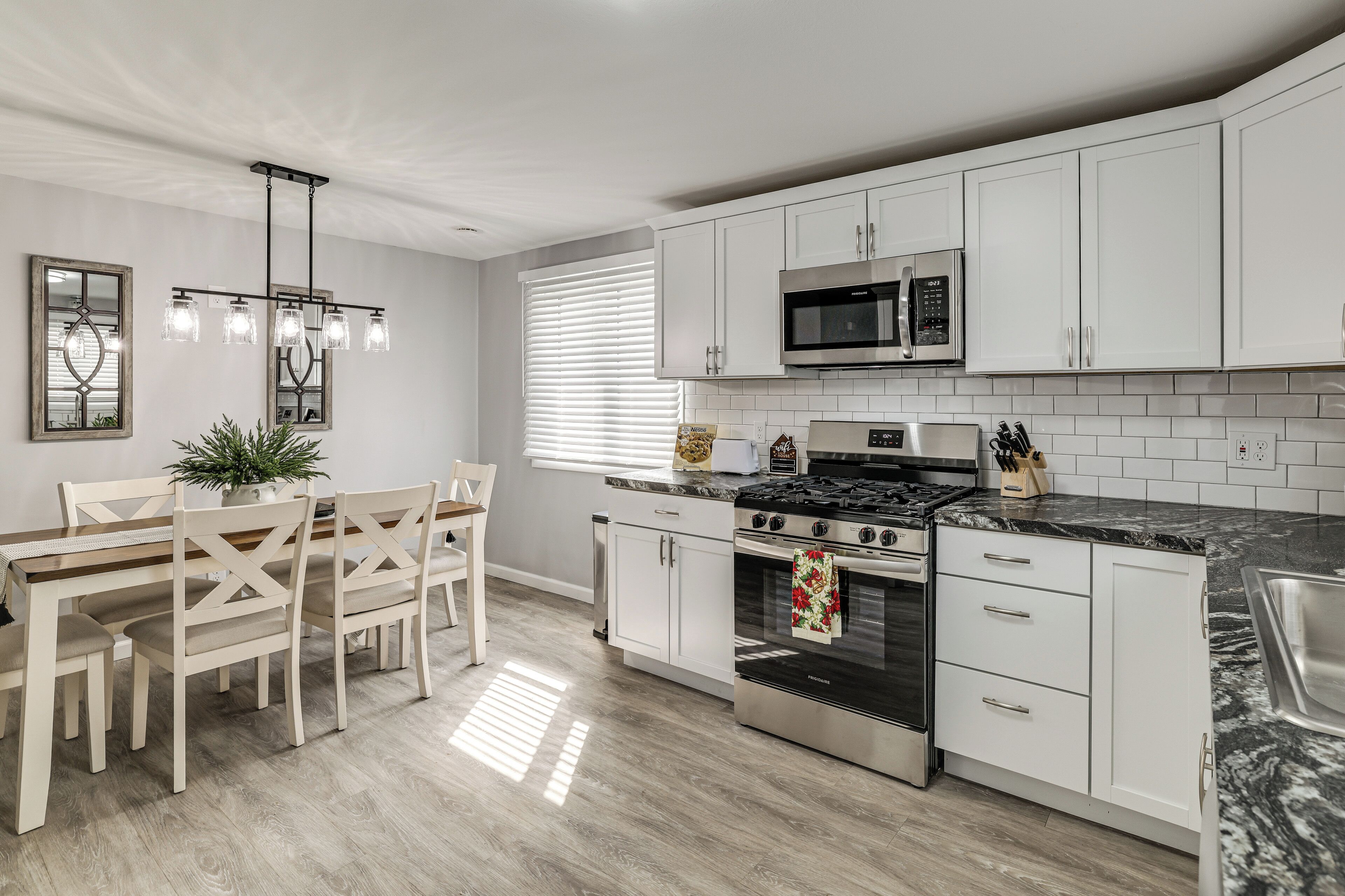 Fridge, microwave, stovetop, dishwasher