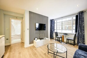 Living area - Argyl | Chelsea 1-Bed in Nell Gwynn House (Greater London)