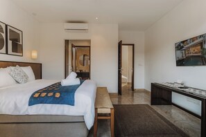 Villa, balcon, vue sur la piscine