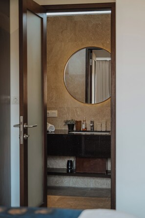 Villa, balcon, vue sur la piscine | Intérieur