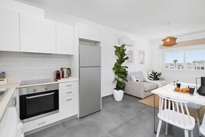Fridge, microwave, oven, coffee/tea maker - Nostalgia Residence by Nomads (Paphos)