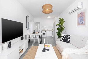 Smart TV - Nostalgia Residence by Nomads (Paphos)