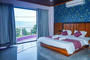 Superior Double Room, Balcony - Vista Hill (Mukavale)