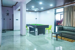 Interior - Vista Hill (Mukavale)