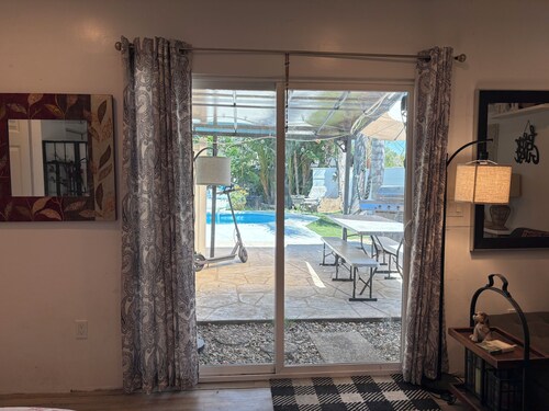 Swim and Stay in a Sweet Serene Studio - Tarzana in “The Valley”