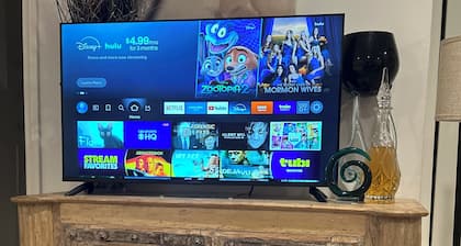 Swim and Stay in a Sweet Serene Studio - Tarzana in “The Valley”