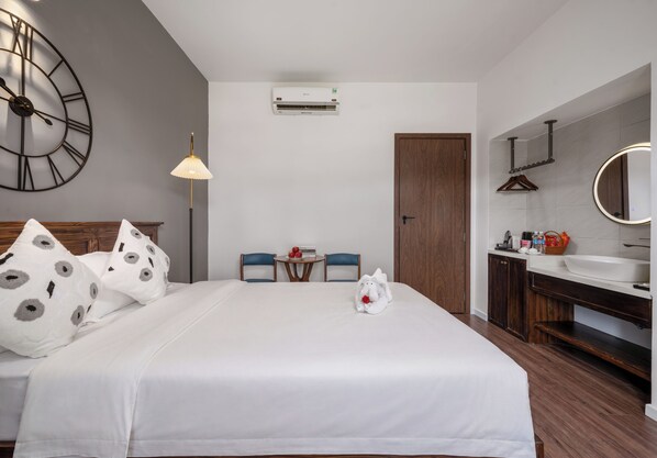 Deluxe Double Room | Free WiFi - KLY Hotel & Retreat (Ho Chi Minh)