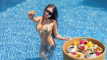 Private pool