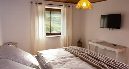 Cottage 'Lieblingsplatz Am Bach' with Wi-Fi