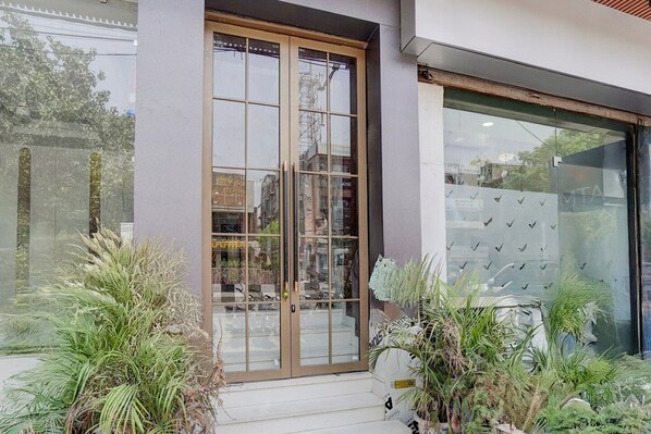 Exterior detail - Super Townhouse Karol Bagh (Delhi)