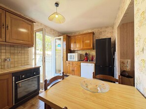 Refrigerador, microondas, parrilla de estufa y lavavajillas 