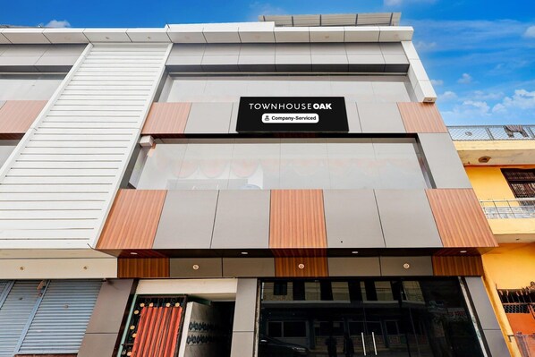 Exterior detail - Super Townhouse Oak Kanpur (Kanpur)