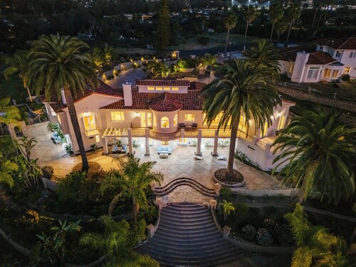 Resort Pool + Gorgeous Grounds + Basketball Court | Sunset Estate
