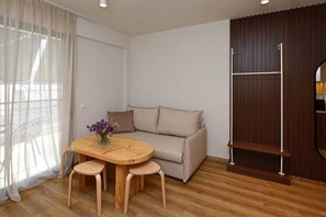 TV - Local Suite 5 - Nea Moudania (Nea Moudania)
