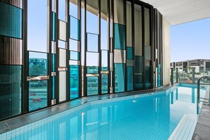 Pool - Stylish Apartment with Balcony and Pool (Hamilton)