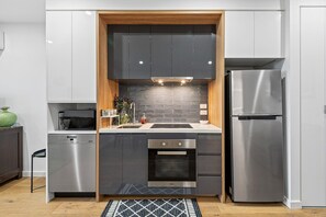 Fridge, microwave, oven, stovetop - Spacious 2-Bed Apartment in Hughesdale (Hughesdale)