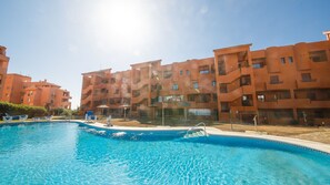 Pool - Viñedos del Mar apt J1 (Manilva)