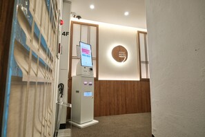 Reception - Hongdae Ongi Hotel (Seoul)