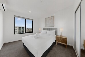 2 bedrooms, iron/ironing board, Internet, bed sheets - Modern,Newly Furnished Apartment with Full Kitchen (Cannington)