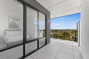 Room - Newly Built Apartment with Private Parking (Cannington)