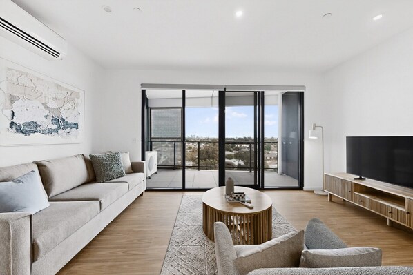 Smart TV - Newly Built Apartment Near Shops and Parks (Cannington)