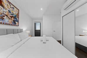 2 habitaciones, tabla de planchar con plancha, internet y ropa de cama 
