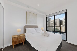 3 bedrooms, iron/ironing board, Internet, bed sheets - Newly Built 3 Bed Apartment with Onsite Parking (Cannington)
