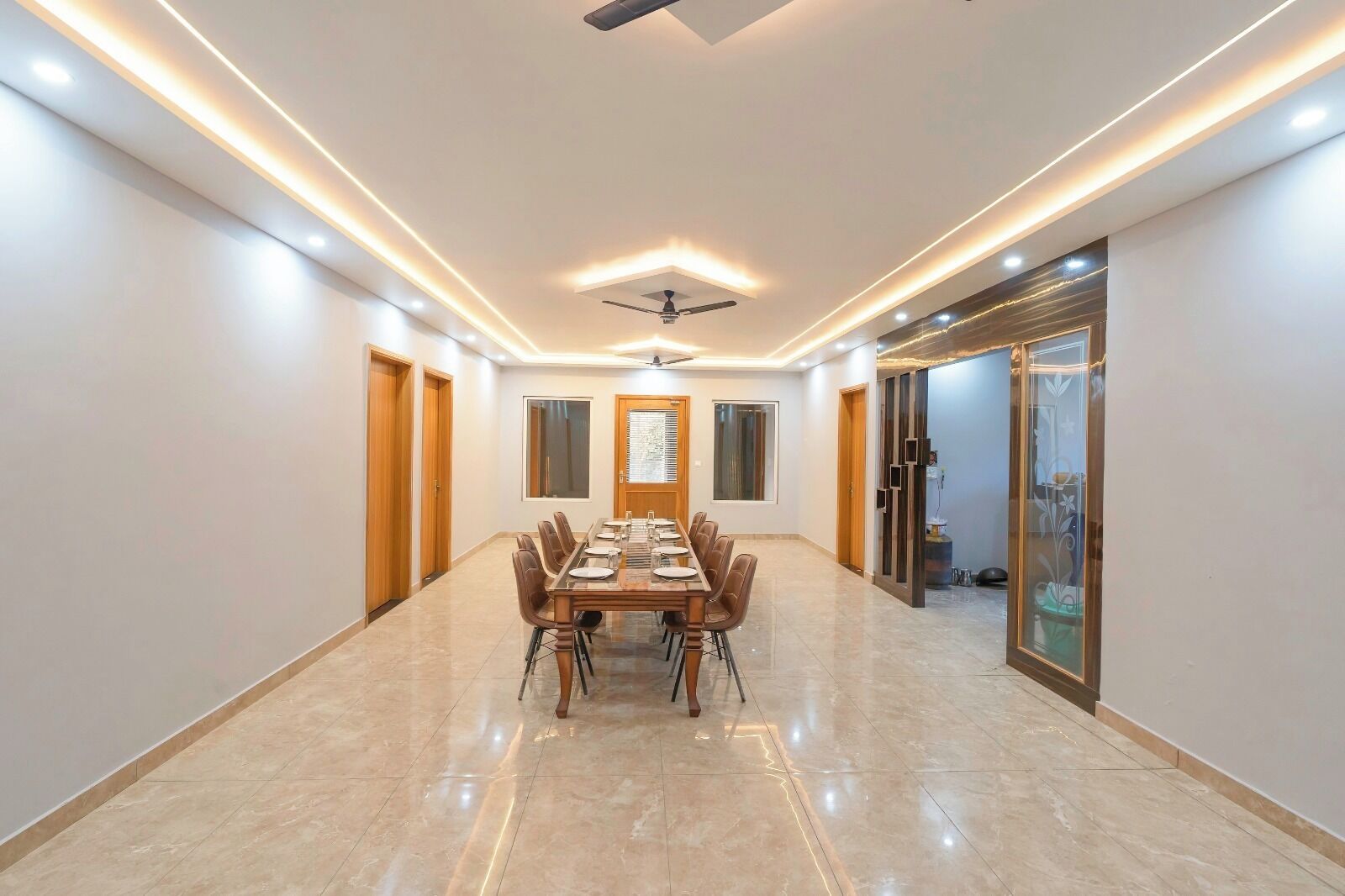 Deluxe Double Room | Dining