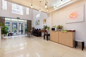 Basic-Studio, Balkon, Stadtblick | Innenbereich