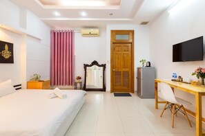 Estudio básico, balcón, vista a la ciudad