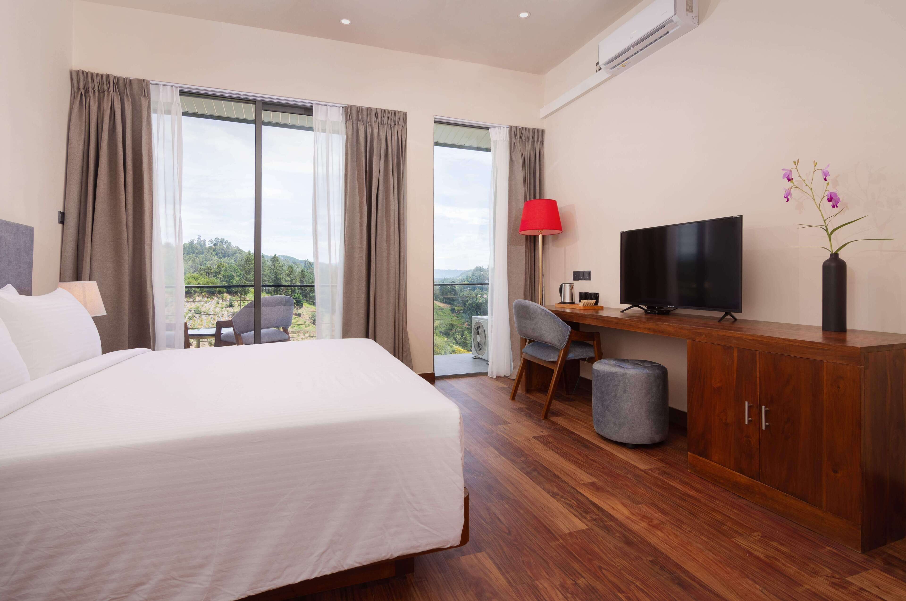 Superior Double Room, Bathtub, Mountain View