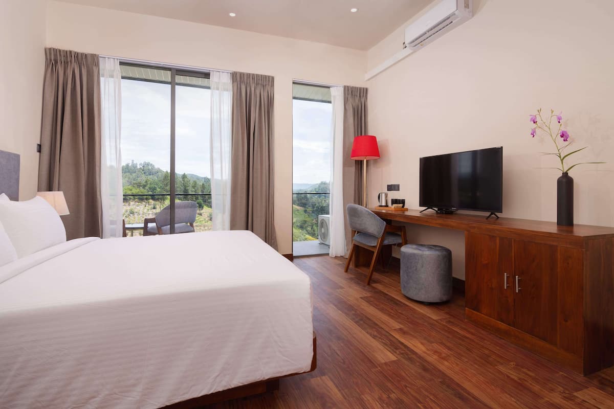 Superior Double Room, Bathtub, Mountain View