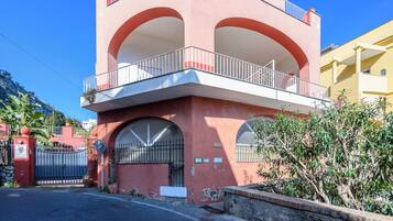 Bagian depan properti